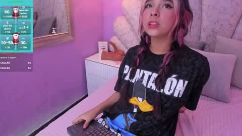 Snapshot of chloe_watson_ chatting on December 2024 01:47:02 AM online show from December 2024 01:47:02 AM