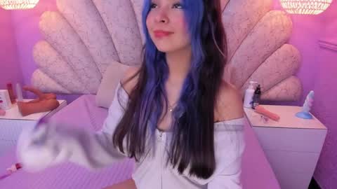 Snapshot of chloe_watson_ chatting on December 2024 08:54:01 PM online show from December 2024 08:54:01 PM