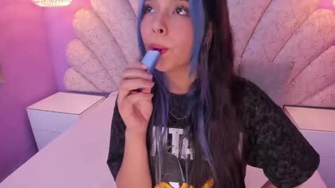 Snapshot of chloe_watson_ chatting on December 2024 09:37:01 PM online show from December 2024 09:37:01 PM