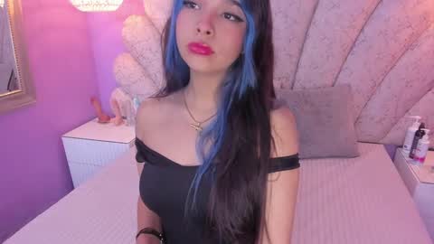 Snapshot of chloe_watson_ chatting on January 2025 08:37:02 PM online show from January 2025 08:37:02 PM