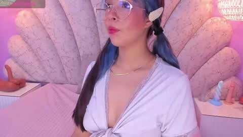 Snapshot of chloe_watson_ chatting on February 2025 07:31:02 PM online show from February 2025 07:31:02 PM