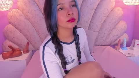 Snapshot of chloe_watson_ chatting on February 2025 09:59:01 PM online show from February 2025 09:59:01 PM