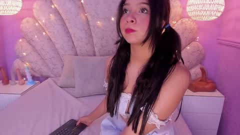 Snapshot of chloe_watson_ chatting on February 2025 10:53:01 PM online show from February 2025 10:53:01 PM