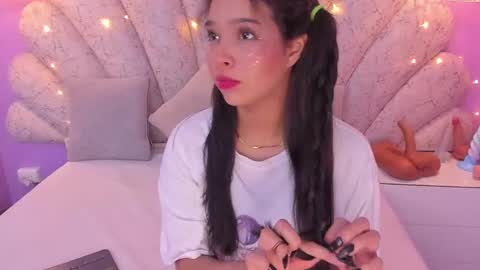 Snapshot of chloe_watson_ chatting on March 2025 08:07:02 PM online show from March 2025 08:07:02 PM