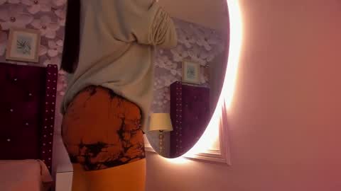 Snapshot of chloe_watson_ chatting on September 2025 02:37:01 AM online show from September 2025 02:37:01 AM
