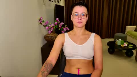 Snapshot of chloe_x_ chatting on June 2026 03:07:01 PM Eva and Sandra online show from June 2026 03:07:01 PM