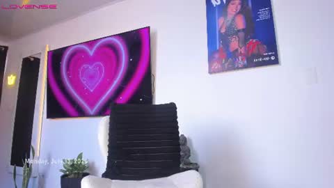 Im Chloe    independent account      online show from July 2026 06:00:02 PM