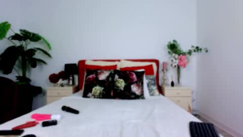 Chloe online show from November 2025 06:01:01 AM