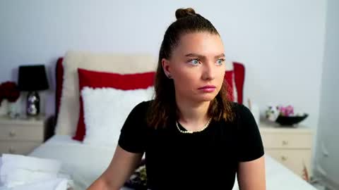Snapshot of chloecheryy chatting on June 2026 04:25:01 AM Chloe online show from June 2026 04:25:01 AM