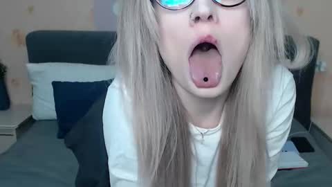 chloemurmeow online show from October 2025 01:16:02 AM