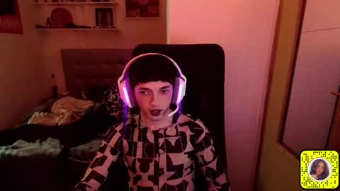 Snapshot of chloevenommm chatting on May 2026 03:57:02 AM chloevenommm online show from May 2026 03:57:02 AM