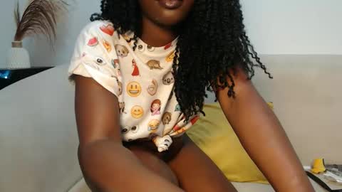 Snapshot of chocolate_desiree chatting on April 2026 11:05:02 AM Lofti online show from April 2026 11:05:02 AM