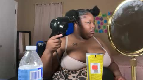 Snapshot of chocolatebunnyxx69 chatting on May 2026 02:41:02 AM Melina online show from May 2026 02:41:02 AM