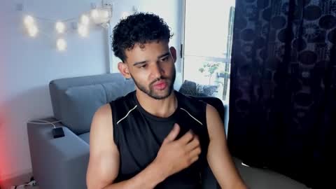 Im Chirs IM MODEL INDEPENDT online show from February 2025 01:09:02 PM