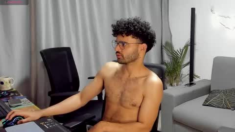 Im Chirs IM MODEL INDEPENDT online show from February 2025 04:14:02 AM