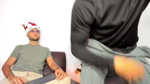 Im Chirs IM MODEL INDEPENDT online show from November 2025 12:36:01 AM