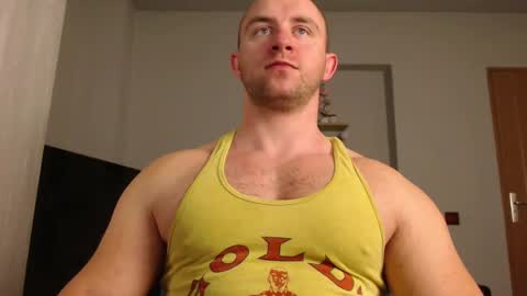 Snapshot of chrisbigbiceps chatting on January 2025 04:44:01 AM chrisbigbiceps online show from January 2025 04:44:01 AM