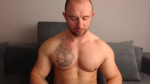 Snapshot of chrisbigbiceps chatting on April 2026 06:16:02 AM chrisbigbiceps online show from April 2026 06:16:02 AM