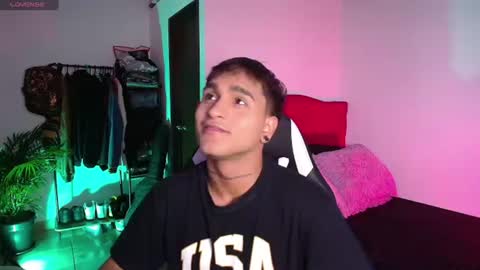Snapshot of chriss_wg_ chatting on June 2026 09:28:02 PM Christian Wang online show from June 2026 09:28:02 PM