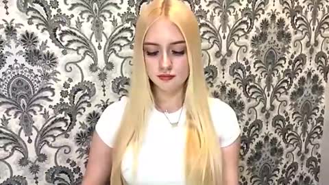 Snapshot of christeneweslow chatting on October 2025 03:21:02 PM Aurora online show from October 2025 03:21:02 PM