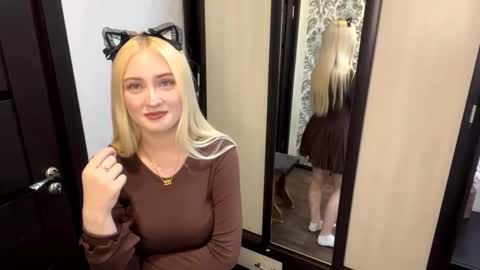Snapshot of christeneweslow chatting on October 2025 04:29:02 PM Aurora online show from October 2025 04:29:02 PM