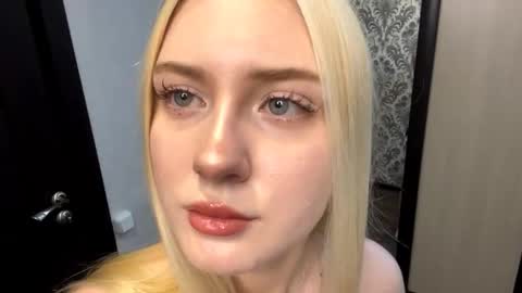 Snapshot of christeneweslow chatting on October 2025 04:17:02 PM Aurora online show from October 2025 04:17:02 PM