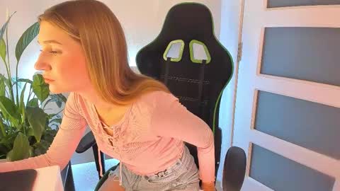 Christine Cardo online show from September 2025 09:42:01 PM