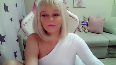 Snapshot of christirose chatting on January 2025 05:16:02 PM Christi online show from January 2025 05:16:02 PM