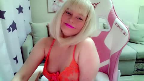 Snapshot of christirose chatting on November 2025 06:57:02 AM Christi online show from November 2025 06:57:02 AM