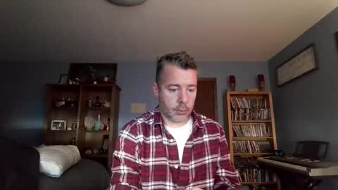 Snapshot of chrisw8121 chatting on December 2025 04:05:01 PM chrisw8121 online show from December 2025 04:05:01 PM