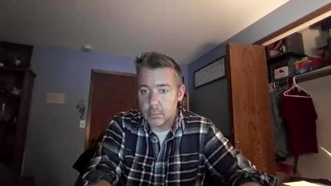 Snapshot of chrisw8121 chatting on December 2025 10:27:02 PM chrisw8121 online show from December 2025 10:27:02 PM