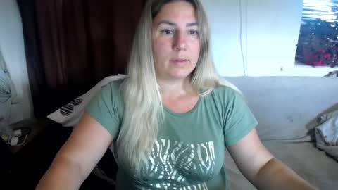 Snapshot of chrystalbella chatting on June 2026 03:38:02 PM Diana online show from June 2026 03:38:02 PM