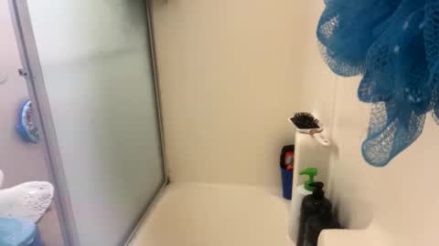 Snapshot of chuglif3 chatting on November 2025 02:32:01 AM Alexander online show from November 2025 02:32:01 AM