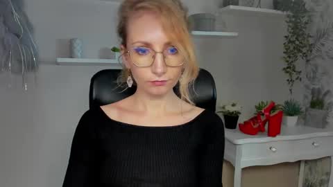 Snapshot of cinderellamoon chatting on February 2026 06:34:01 AM Cinderella online show from February 2026 06:34:01 AM