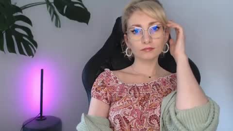 Snapshot of cinderellamoon chatting on June 2026 05:32:02 AM Cinderella online show from June 2026 05:32:02 AM