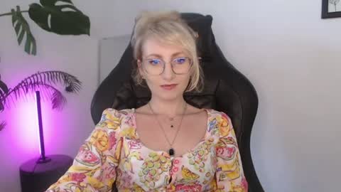 Snapshot of cinderellamoon chatting on July 2026 05:47:01 AM Cinderella online show from July 2026 05:47:01 AM