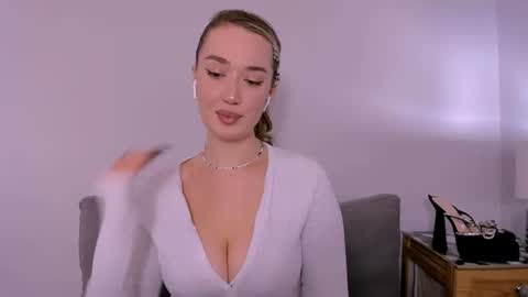 cindyprettywomen online show from December 2025 04:11:01 PM