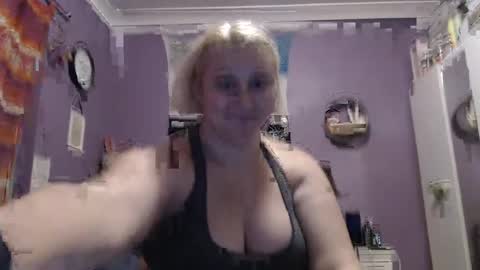 Snapshot of cinnaburwood chatting on December 2024 11:50:02 AM Cinna online show from December 2024 11:50:02 AM