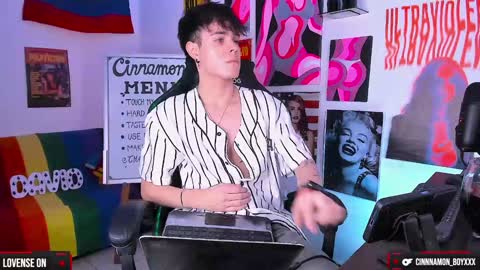 Snapshot of cinnamon_boyxxx chatting on December 2024 04:03:02 AM David     Independent Model online show from December 2024 04:03:02 AM