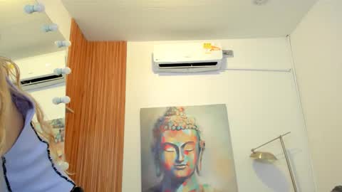 Cintia online show from October 2025 12:03:02 PM