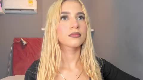 Cintia online show from October 2025 12:49:02 PM