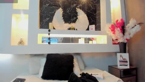 Cinthya  online show from October 2025 12:00:02 PM