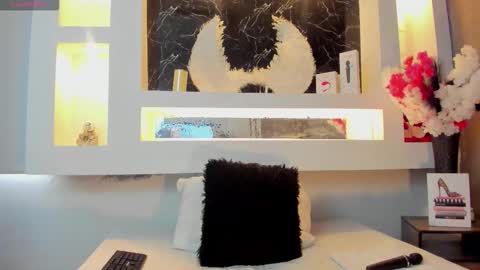 Cinthya  online show from October 2025 12:05:01 PM