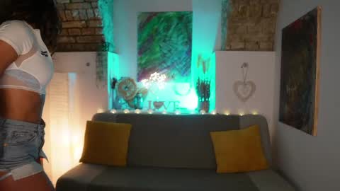 Clara smile online show from January 2025 07:32:01 PM