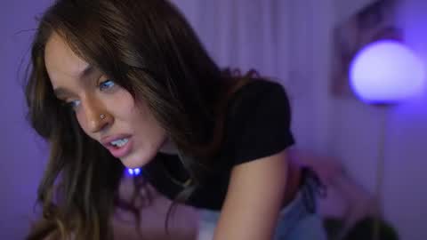 Clara smile online show from November 2025 08:13:02 PM