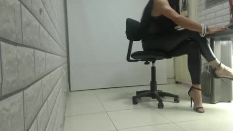 Snapshot of claudita_saens chatting on December 2024 04:25:01 PM claudita_saens online show from December 2024 04:25:01 PM