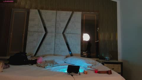 Cleo Adams online show from October 2025 04:11:01 AM