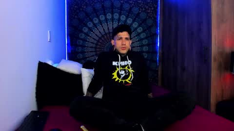 cleo y maikol online show from November 2025 01:05:01 AM