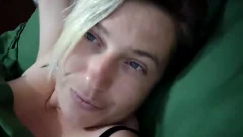 Syl  online show from September 2025 09:29:02 PM