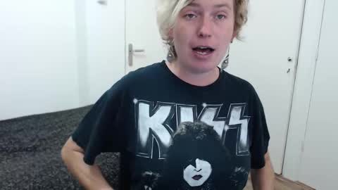 Syl  online show from October 2025 05:34:01 PM